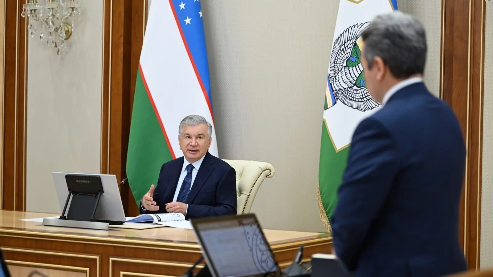 Shavkat Mirziyoyev during a presentation on artificial intelligence development