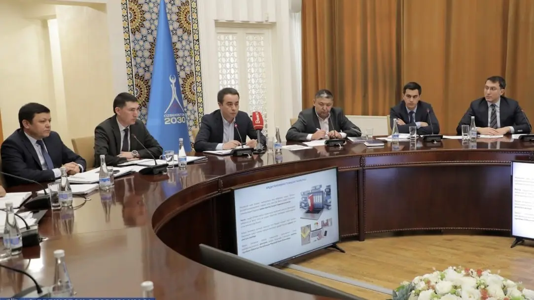 Participants at a briefing at the Central Bank of Uzbekistan