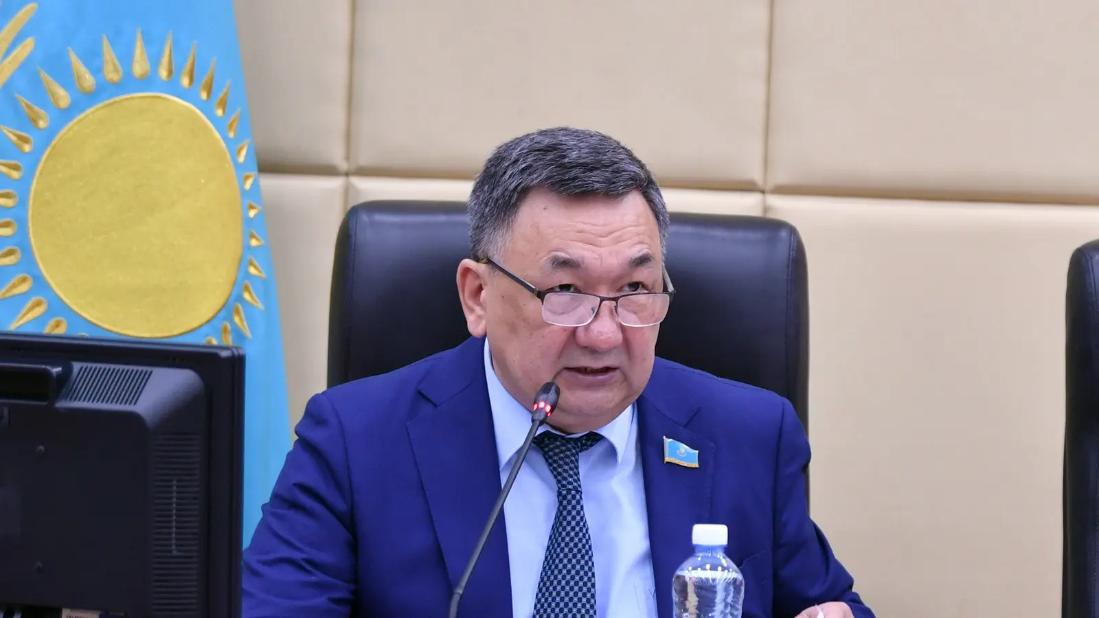 Eraly Togjanov at a meeting in Kazakhstan