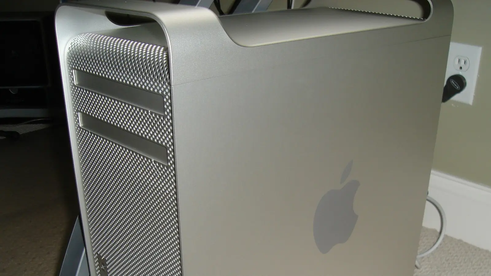 First-generation Apple Mac Pro in its aluminium enclosure