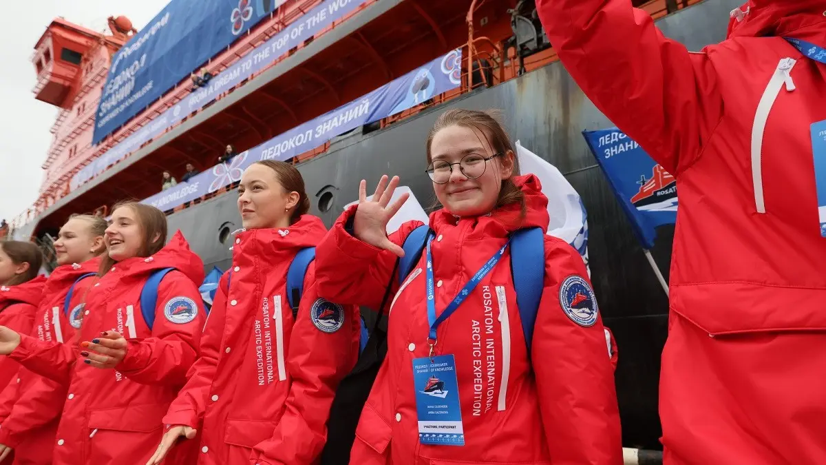 Icebreaker of Knowledge expedition participants beside the nuclear icebreaker 50 Let Pobedy