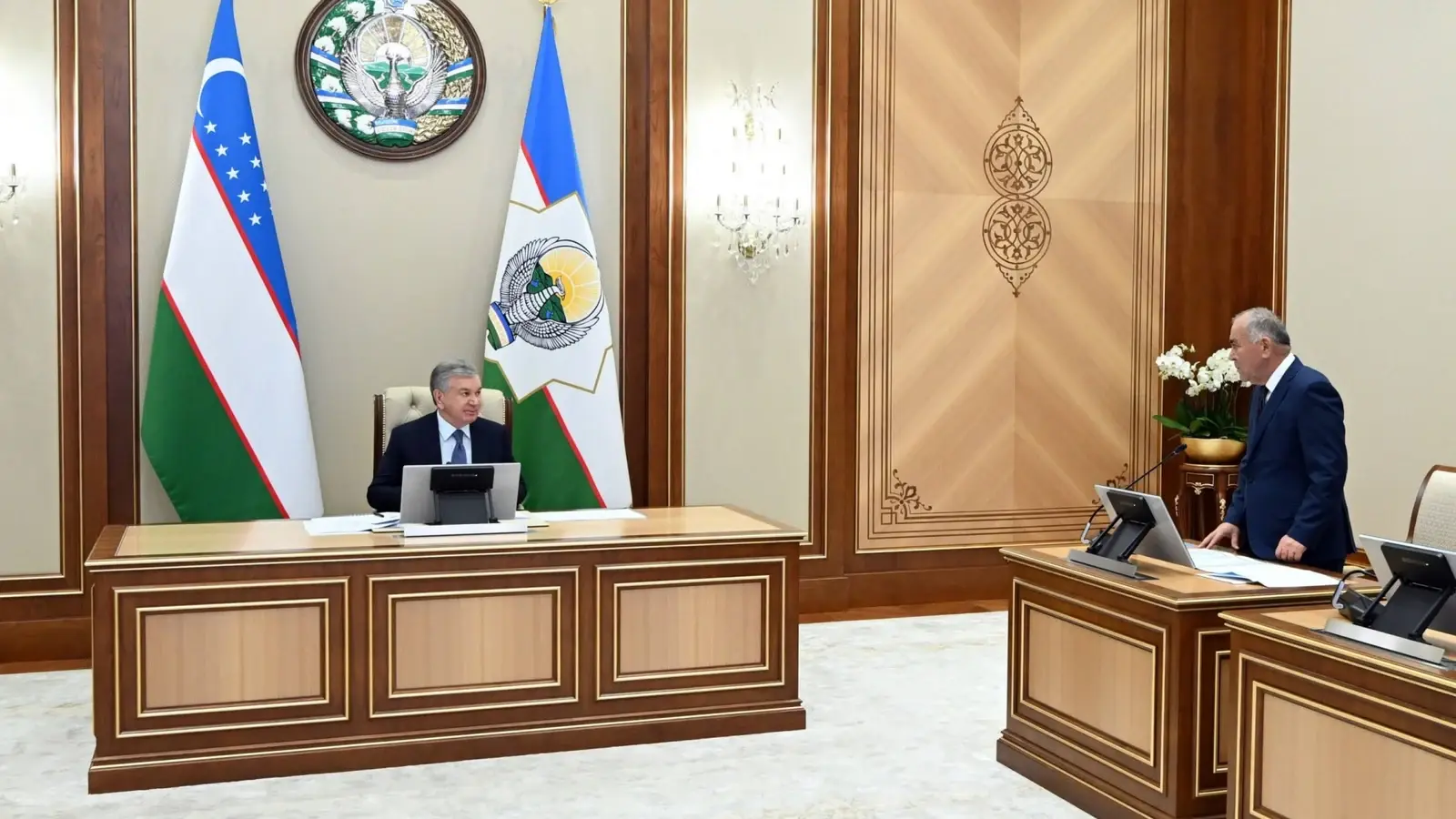 Shavkat Mirziyoyev at a presentation on oil and gas market stability