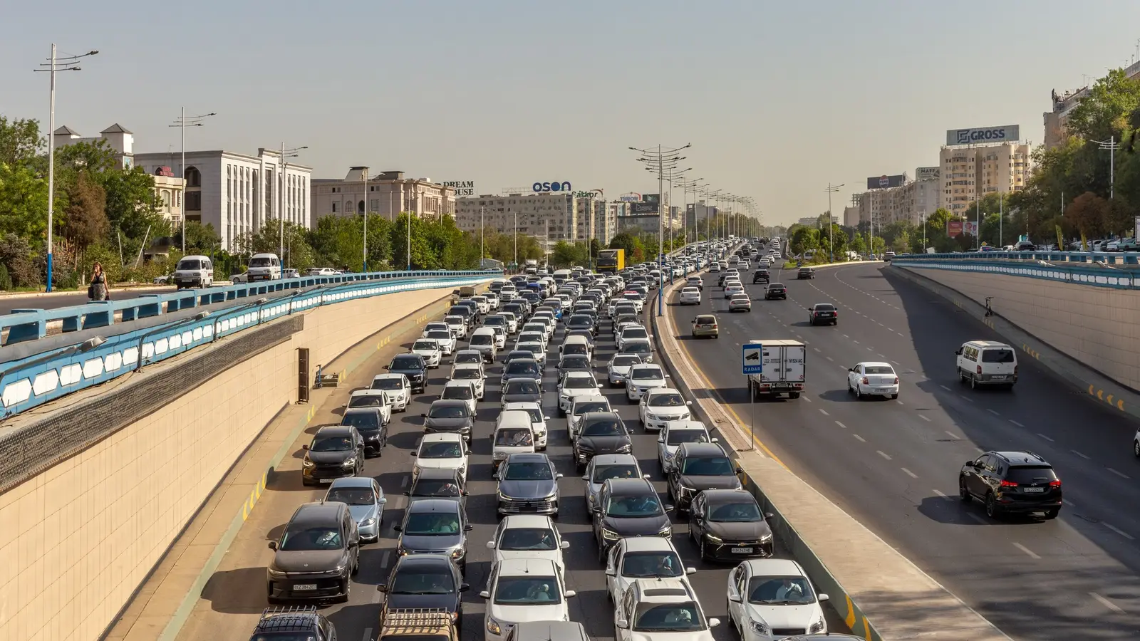 Vehicle traffic on a major road in Tashkent
