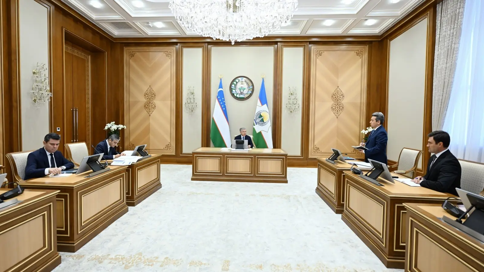 Shavkat Mirziyoyev at a presentation on artificial intelligence development priorities