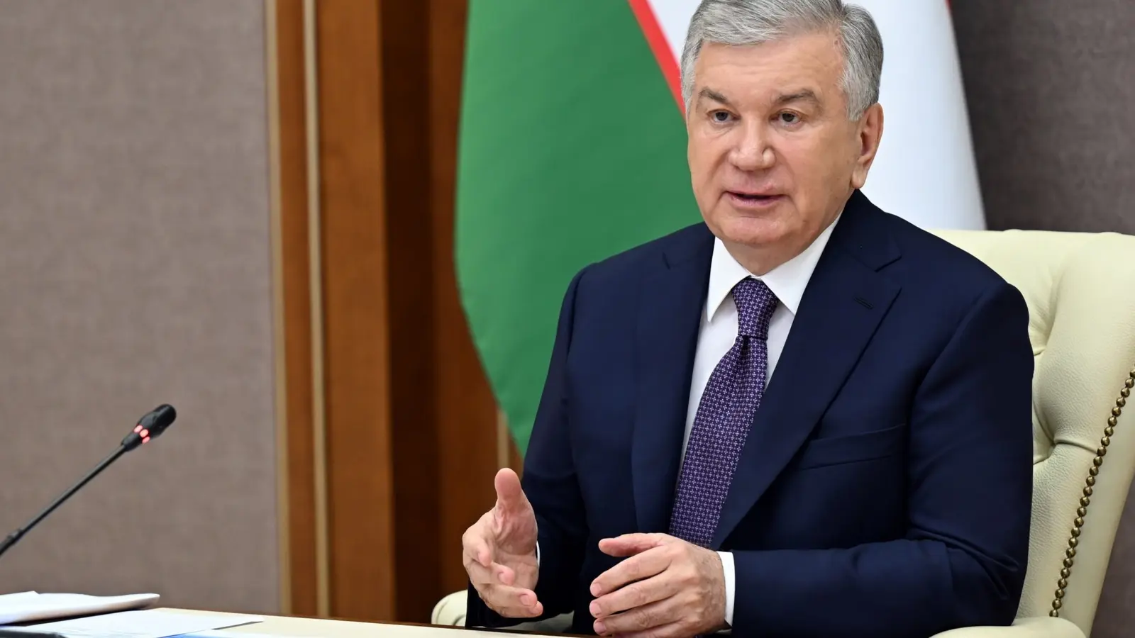 Shavkat Mirziyoyev at a presentation on energy modernisation measures