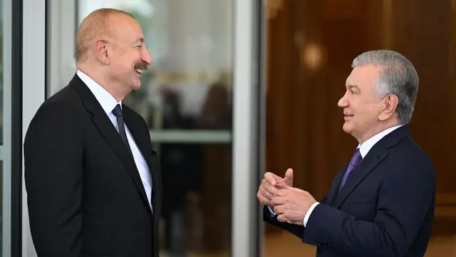 Ilham Aliyev arrives in Uzbekistan for talks with Shavkat Mirziyoyev