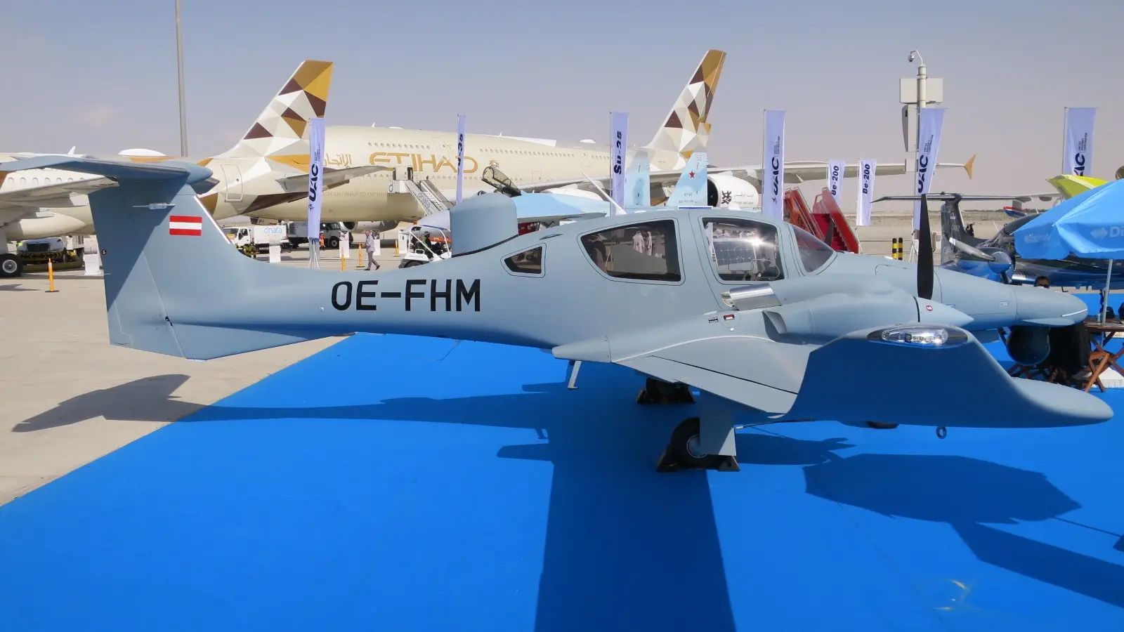 Специализированный самолет Diamond DA62 MPP на стоянке