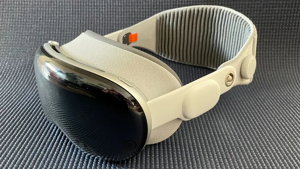 Apple сократила более 200 сотрудников в командах Vision Pro и Siri
