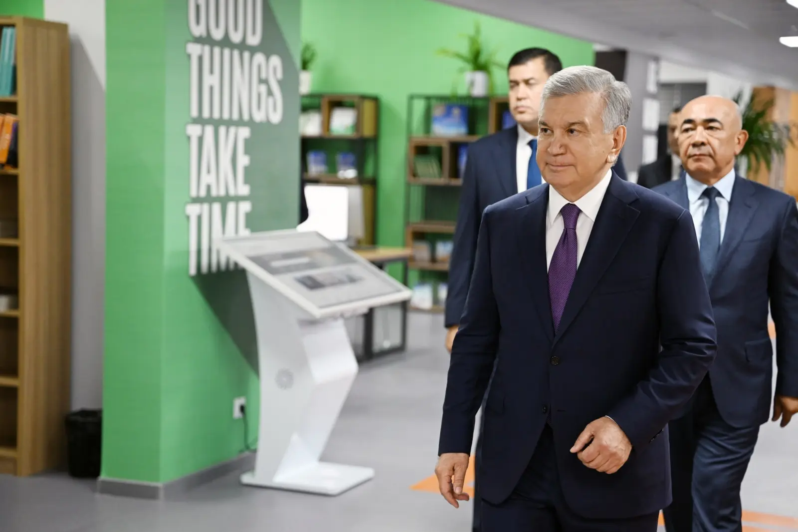 Shavkat Mirziyoyev visits Cyber University in Nurafshan