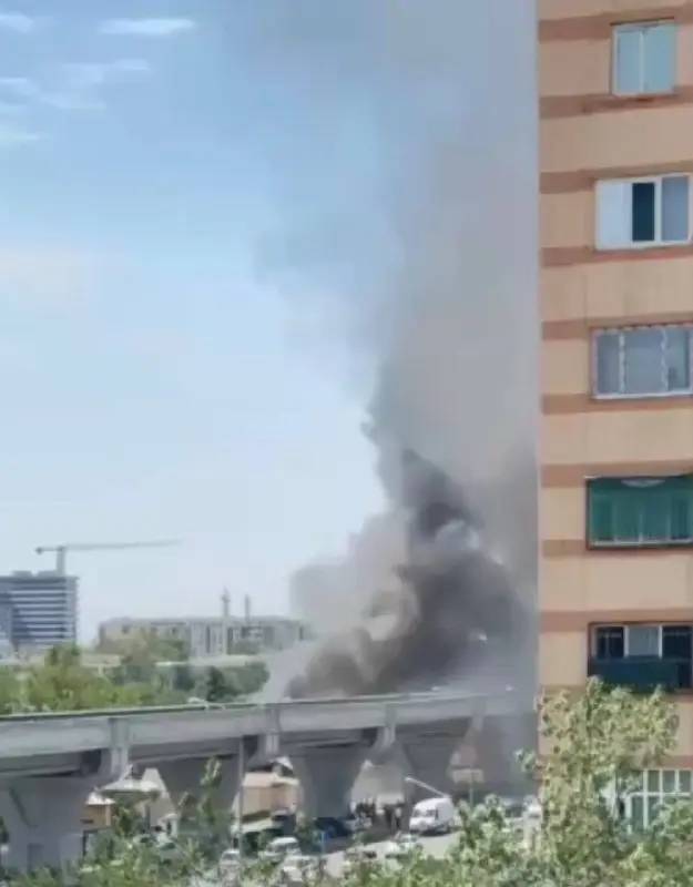Smoke from the fire on Qipchoq Street in Tashkent’s Yangihayot district